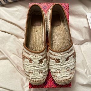 Tory Burch Shaw logo espadrilles. Light Natural and Royal Tan. Size 8.